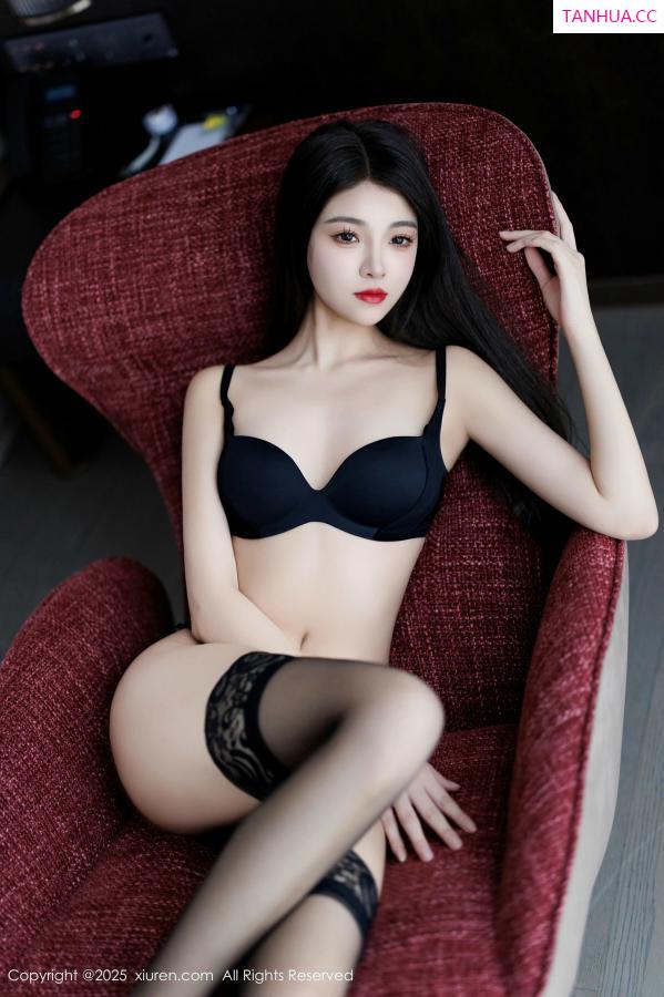   [XiuRen]高清写真图 2025.02.11 No.9868 初梦瑶 黑丝美腿第66张图片